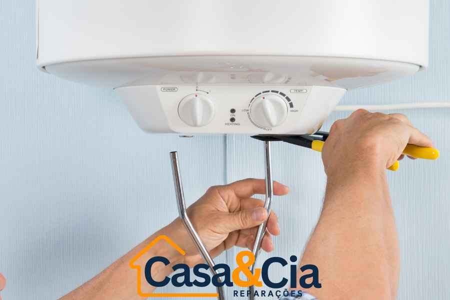 Reparação de termoacumulador por profissional